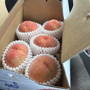 あら川の桃